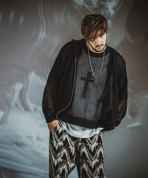 NO ID.(ノーアイディ)の「グラデーションシアーニットZIPパーカ(パーカー・メンズ・グレー/ブラック/グレイッシュベージュ・ONE SIZE)」の6枚目の写真