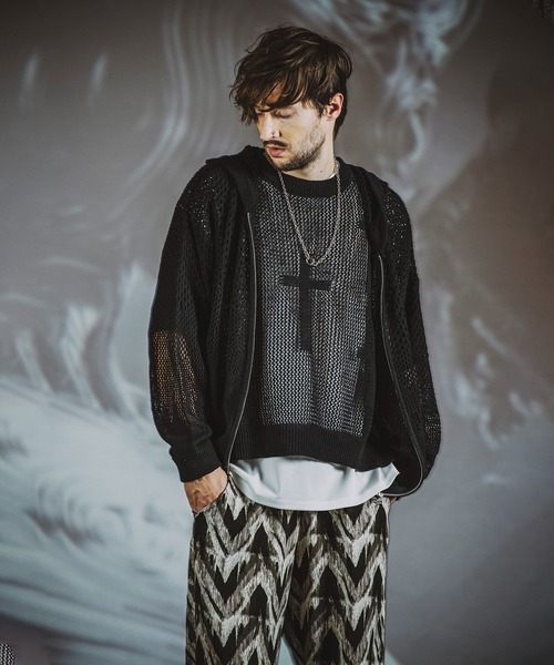 NO ID.(ノーアイディ)の「グラデーションシアーニットZIPパーカ(パーカー・メンズ・グレー/ブラック/グレイッシュベージュ・ONE SIZE)」の7枚目の写真