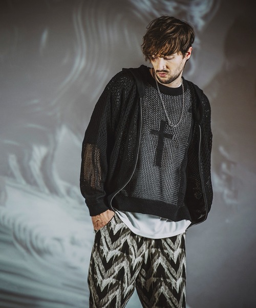 NO ID.(ノーアイディ)の「グラデーションシアーニットZIPパーカ(パーカー・メンズ・グレー/ブラック/グレイッシュベージュ・ONE SIZE)」の12枚目の写真