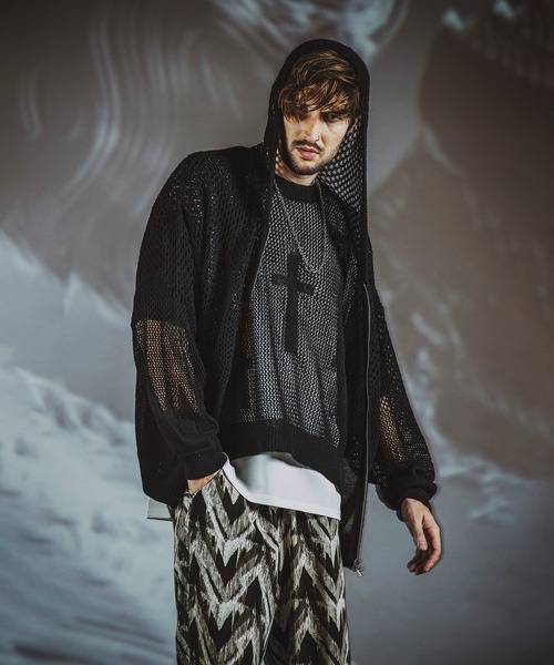 NO ID.(ノーアイディ)の「グラデーションシアーニットZIPパーカ(パーカー・メンズ・グレー/ブラック/グレイッシュベージュ・ONE SIZE)」の17枚目の写真