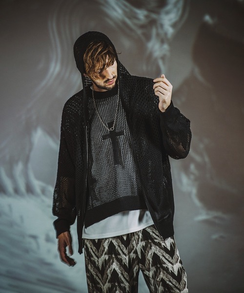 NO ID.(ノーアイディ)の「グラデーションシアーニットZIPパーカ(パーカー・メンズ・グレー/ブラック/グレイッシュベージュ・ONE SIZE)」の19枚目の写真