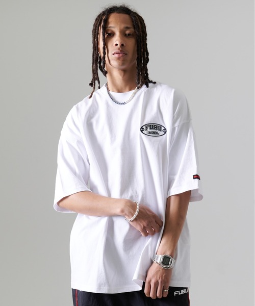 FUBU フブ ブランド ロゴ XXL 刺繍 ワンポイント アメカジ 半袖 Tシャツ ティーシャツ(Tシャツ/カットソー)|FUBU( フブ) FUBU フブ ブランド ロゴ XXL 刺繍 ワンポイント アメカジ 半袖 Tシャツ ティーシャツ(Tシャツ/カットソー)|FUBU( フブ)