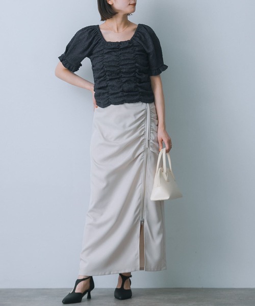 HEYUMM(ヘユム)の「シャーリングスクエアトップ(Tシャツ/カットソー・レディース・チャコールグレー/アイボリー/イエロー・ONE)」の4枚目の写真