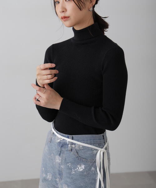 FREE'S MART(フリーズマート)の「◇タートルネックリブニット(ニット/セーター・レディース・ホワイト/ホワイト系その他/イエロー/オレンジ/ブラック/レッド/ブルー・FREE)」の4枚目の写真