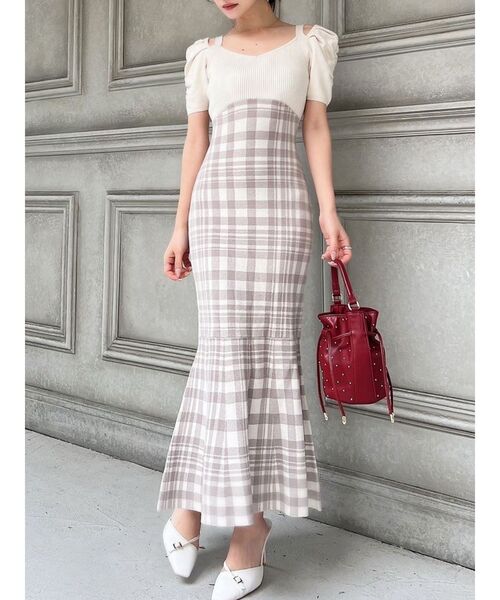 RESEXXY（リゼクシー）の「ショルダーオープンマーメイドニットワンピース（ワンピース・レディース・ブラック/アイボリー/ブルー・FREE）」の2枚目の写真