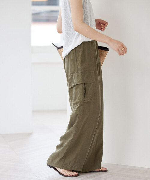 SLOBE IENA（スローブイエナ）の「キュプラ カーゴパンツ（カーゴパンツ・レディース・カーキ/ネイビー・36/38）」の8枚目の写真