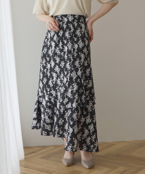 earth music&ecology（アースミュージックアンドエコロジー）の「フラワーアシメティアードスカート（スカート・レディース・サックスブルー/ブラック/ベージュ・M/S）」の2枚目の写真