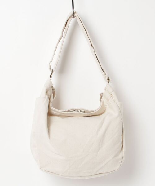 FRUIT OF THE LOOM(フルーツオブザルーム)の「FRUIT OF THE LOOM / FTL NEWSPAPER BAG / 80677900(ショルダーバッグ・レディース・レッド/ベージュ/ブラック/サックスブルー/イエロー・ONESIZE)」の16枚目の写真