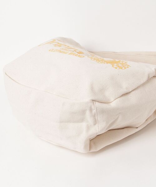 FRUIT OF THE LOOM(フルーツオブザルーム)の「FRUIT OF THE LOOM / FTL NEWSPAPER BAG / 80677900(ショルダーバッグ・レディース・レッド/ベージュ/ブラック/サックスブルー/イエロー・ONESIZE)」の17枚目の写真