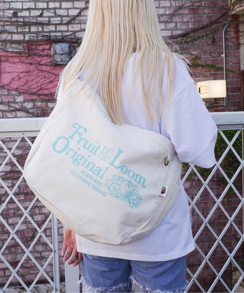 FRUIT OF THE LOOM(フルーツオブザルーム)の「FRUIT OF THE LOOM / FTL NEWSPAPER BAG / 80677900(ショルダーバッグ・レディース・レッド/ベージュ/ブラック/サックスブルー/イエロー・ONESIZE)」の12枚目の写真