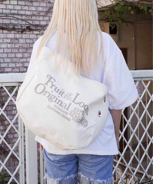 FRUIT OF THE LOOM(フルーツオブザルーム)の「FRUIT OF THE LOOM / FTL NEWSPAPER BAG / 80677900(ショルダーバッグ・レディース・レッド/ベージュ/ブラック/サックスブルー/イエロー・ONESIZE)」の13枚目の写真