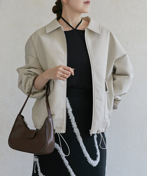 Thevon（ゼボン）の「合皮ステンカラードロストブルゾン（ブルゾン・レディース・アイボリー/ブラック/ブラウン・FREE）」の2枚目の写真