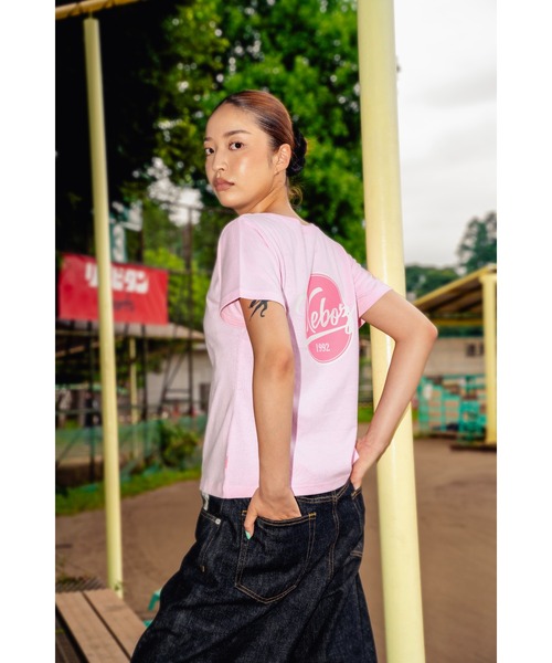 KEBOZ(ケボズ)の「W BB LOGO S/S TEE(Tシャツ/カットソー・レディース・ブラック/ピンク/ホワイト・L/M)」の1枚目の写真