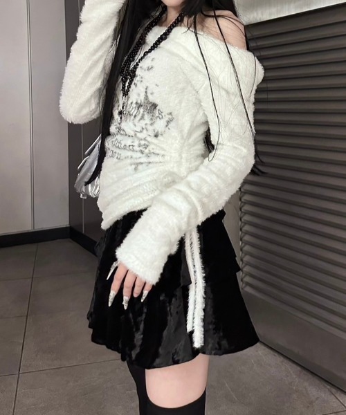 XU(エックスユー)の「ストリートファッション XU エックスユー velor frill skirt ベロアフリルスカート ティアードスカート ミニスカート ベロアスカート 韓国ファッション 韓国ストリート(スカート・レディース・ブラック・ONE SIZE)」の6枚目の写真