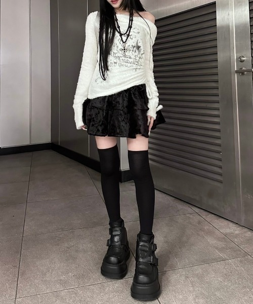 XU(エックスユー)の「ストリートファッション XU エックスユー velor frill skirt ベロアフリルスカート ティアードスカート ミニスカート ベロアスカート 韓国ファッション 韓国ストリート(スカート・レディース・ブラック・ONE SIZE)」の2枚目の写真