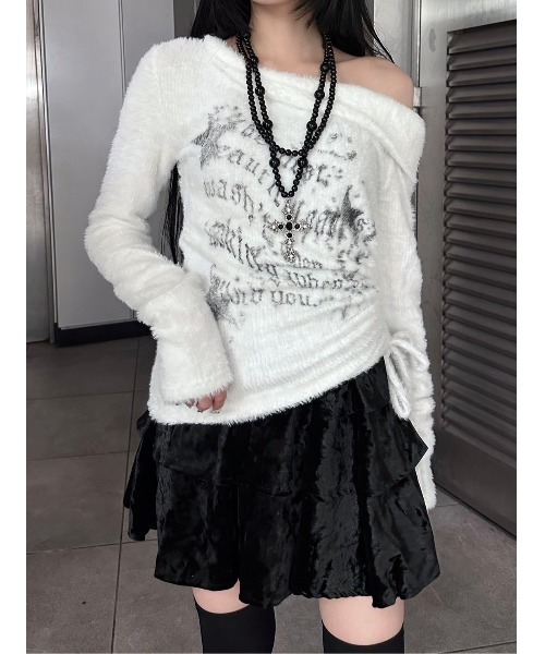 XU(エックスユー)の「ストリートファッション XU エックスユー velor frill skirt ベロアフリルスカート ティアードスカート ミニスカート ベロアスカート 韓国ファッション 韓国ストリート(スカート・レディース・ブラック・ONE SIZE)」の5枚目の写真