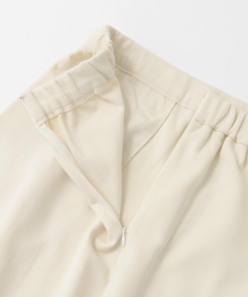 URBAN RESEARCH DOORS（アーバンリサーチドアーズ）の「ダンボールニットストレートスカート（スカート・レディース・ブラック/ホワイト系その他・MEDIUM/SMALL）」の22枚目の写真