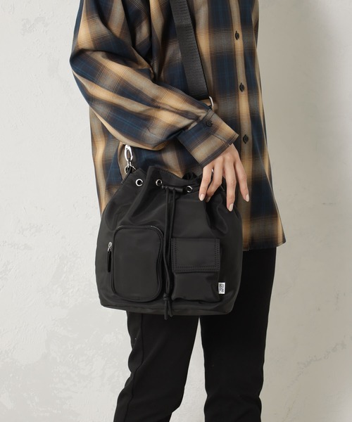 FOUND GOOD（ファウンドグッド）の「ポケット2WAYショルダー（ショルダーバッグ・レディース・ブラック/アイボリー/グリーン系8・FREE）」の2枚目の写真