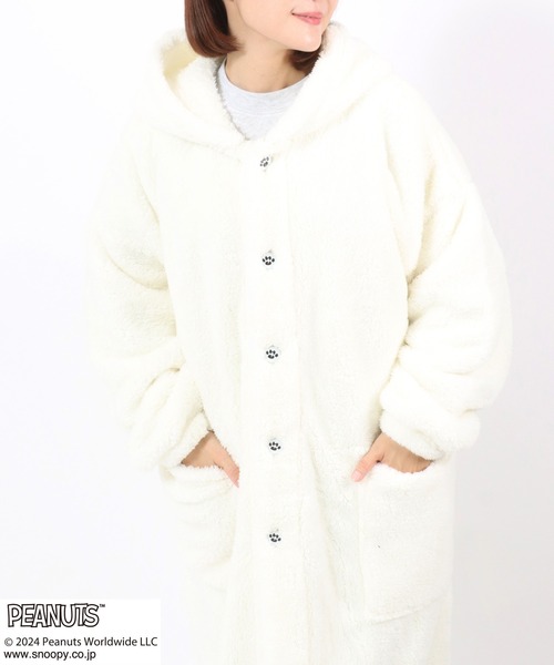 PEANUTS（ピーナッツ）の「PEANUTS SNOOPY（ピーナッツ スヌーピー）キャラクターぼあもこボアフリースシャギー起毛くるまろん/フードパーカー/着る毛布/ブランケット（ガウン/バスローブ・レディース・チャコールグレー/オフホワイト・M）」の4枚目の写真