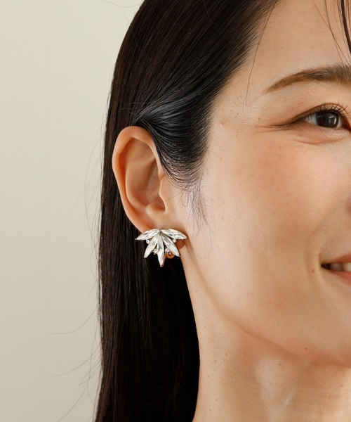 JewCas（ジュアキャス）の「JewCas ドレスアップビジューONEMORE bijou flowerエアフィットイヤリング[JC4804]（イヤリング・レディース・ゴールド・FREE）」の7枚目の写真
