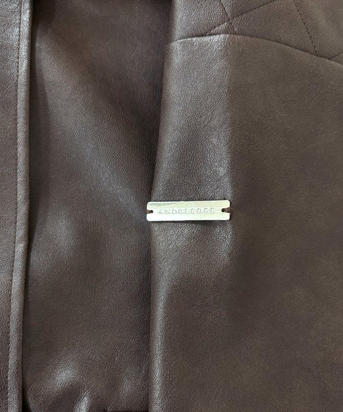 ANDGEEBEE(アンジービー)の「UNISEX フェイクレザーキルティングブルゾン(ブルゾン・レディース・ダークブラウン/ブラック・FREE)」の21枚目の写真