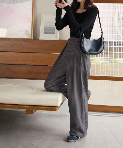アルムディ　タックデザインボリュームGジャン　ホワイト サイドタックワイドパンツ（その他パンツ）｜anuans（ア