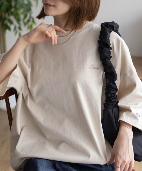DISCUS(ディスカス)の「DISCUS 裾タックワンポイント 五分袖Tシャツ(Tシャツ/カットソー・レディース・ベージュ/オートミール/スミクロ・L/M)」の11枚目の写真