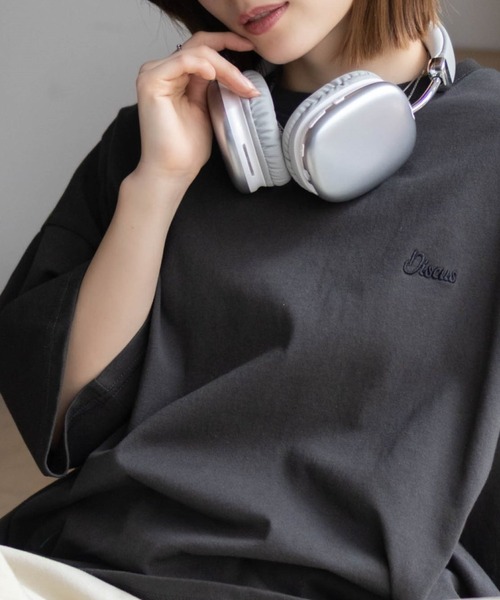 DISCUS(ディスカス)の「DISCUS 裾タックワンポイント 五分袖Tシャツ(Tシャツ/カットソー・レディース・ベージュ/オートミール/スミクロ・L/M)」の7枚目の写真
