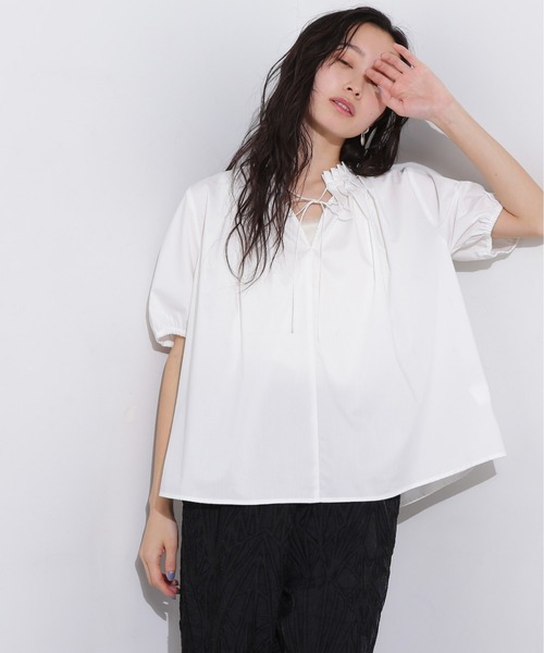 N.（N. Natural Beauty Basic）（エヌエヌナチュラルビューティーベーシック）の「タックカラーリボンブラウス（シャツ/ブラウス・レディース・オフホワイト/ブルー/ライトグリーン・MEDIUM）」の2枚目の写真