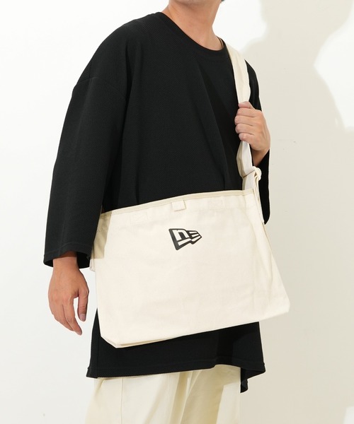 NEW ERA(ニューエラ)の「【NEW ERA/ニューエラ】CANVAS SHOULDER BAG(ショルダーバッグ・メンズ・アイボリー/ブラック・FREE)」の1枚目の写真