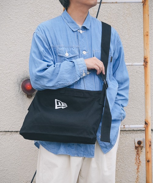 NEW ERA(ニューエラ)の「【NEW ERA/ニューエラ】CANVAS SHOULDER BAG(ショルダーバッグ・メンズ・アイボリー/ブラック・FREE)」の2枚目の写真