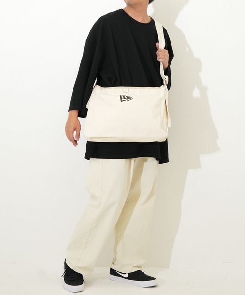 NEW ERA(ニューエラ)の「【NEW ERA/ニューエラ】CANVAS SHOULDER BAG(ショルダーバッグ・メンズ・アイボリー/ブラック・FREE)」の3枚目の写真
