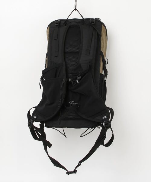 karrimor(カリマー)の「cleave 20(バックパック/リュック・メンズ・ブラウン/ホワイト/チャコールグレー・FREE)」の6枚目の写真