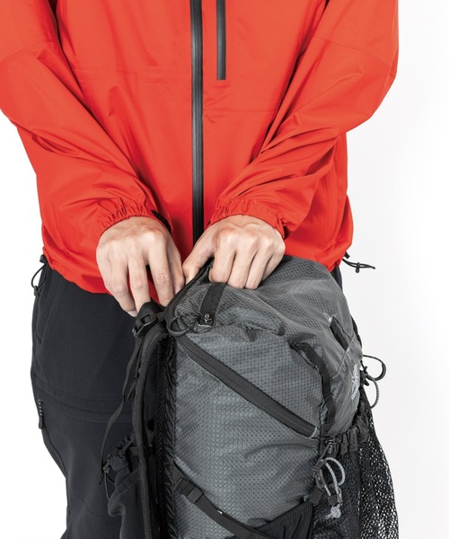 karrimor(カリマー)の「cleave 20(バックパック/リュック・メンズ・ブラウン/ホワイト/チャコールグレー・FREE)」の13枚目の写真