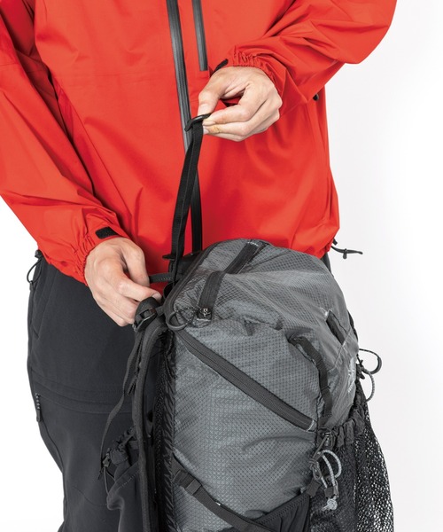 karrimor(カリマー)の「cleave 20(バックパック/リュック・メンズ・ブラウン/ホワイト/チャコールグレー・FREE)」の14枚目の写真