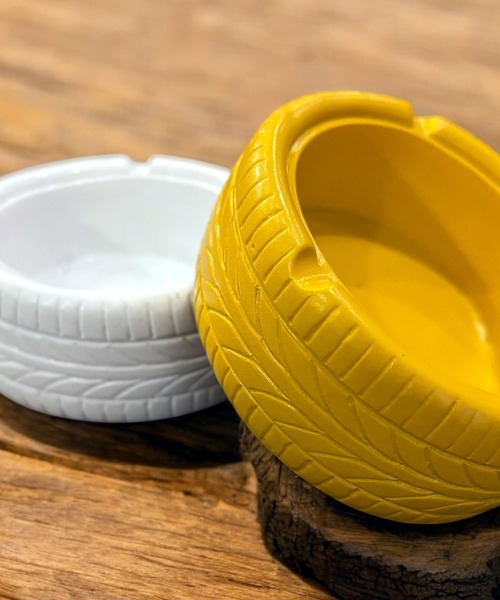 Port（ポート）の「レトロ ユーズド タイヤ デザイン アシュトレイ（アッシュトレイ/ライター・メンズ・ブラック/ホワイト/レッド/イエロー/グリーン・FREE）」の2枚目の写真