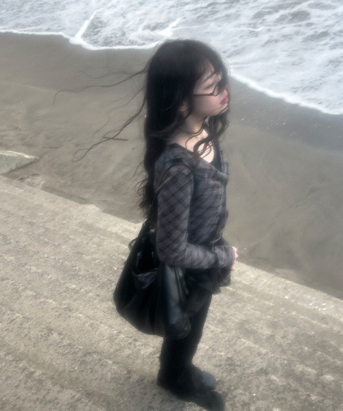 anyonemore（エニワンモア）の「チェック柄スリムフィットカーディガン（Tシャツ/カットソー・レディース・チャコール・FREE）」の11枚目の写真