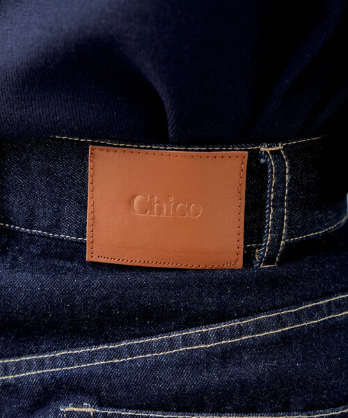 Chico(チコ)の「【2サイズ展開/セットアップ対応】ベルト付きロゴ刺繍台形ミニスカート(スカート・レディース・アイボリー/キャメル/ネイビー・SMALL/MEDIUM)」の4枚目の写真