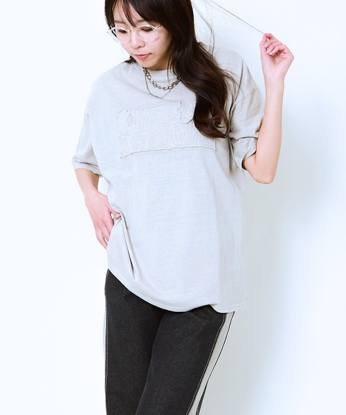 GORGE（ゴージ）の「《ピグメント加工×立体ロゴ》レディース オーバーサイズ Tシャツ 刺繍入り ビッグシルエット 春夏秋（Tシャツ/カットソー・レディース・グレイッシュベージュ/スミクロ/ピンク・F）」の17枚目の写真