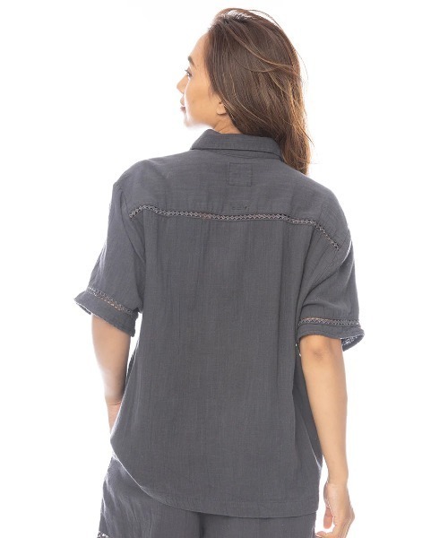 BILLABONG(ビラボン)の「BILLABONG レディース 【TROPICAL HIGHS】 SUMMERS END SS WVN 半袖シャツ 【2025年春夏モデル】/ビラボンセットアップ対応半袖シャツ(シャツ/ブラウス・レディース・オレンジ系その他/ブラック系その他・SMALL)」の3枚目の写真