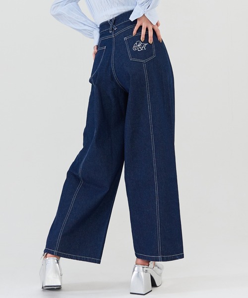 REDYAZEL（レディアゼル）の「ロゴ刺繍タックデニムパンツ（デニムパンツ・レディース・ネイビー/ブルー・MEDIUM/SMALL）」の2枚目の写真