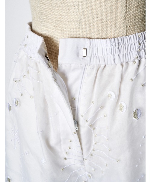 RUMCHE(ラムシェ)の「Sheer Embroidery Trousers / シアーエンブロイダリーパンツ(その他パンツ・レディース・ホワイト・SMALL/MEDIUM)」の6枚目の写真
