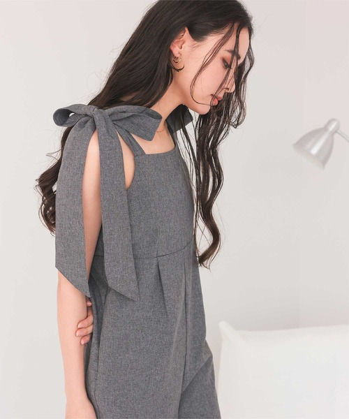 titivate（ティティベイト）の「ライトエステル肩リボンサロペット（サロペット/オーバーオール・レディース・グレイッシュベージュ/チャコール・M）」の9枚目の写真