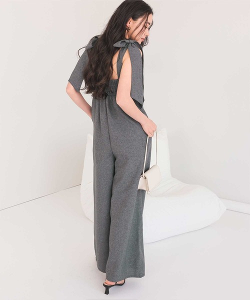 titivate（ティティベイト）の「ライトエステル肩リボンサロペット（サロペット/オーバーオール・レディース・グレイッシュベージュ/チャコール・M）」の5枚目の写真