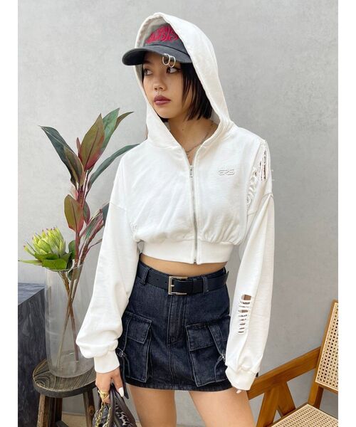 EVRIS（エヴリス）の「ダメージスウェットクロップドパーカー（パーカー・レディース・ブルー/ホワイト/ブラック・FREE）」の2枚目の写真