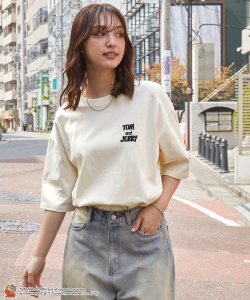 Tom＆Jerry（トムアンドジェリー）の「【TOM and JERRY】別注 トムとジェリー グラフィック刺繍半袖Tシャツ（Tシャツ/カットソー・レディース・スミクロ/ブラック系/ダークネイビー/アイボリー/ホワイト系・M/L）」の6枚目の写真