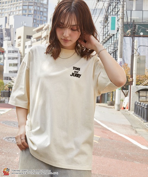 Tom＆Jerry（トムアンドジェリー）の「【TOM and JERRY】別注 トムとジェリー グラフィック刺繍半袖Tシャツ（Tシャツ/カットソー・レディース・スミクロ/ブラック系/ダークネイビー/アイボリー/ホワイト系・M/L）」の10枚目の写真
