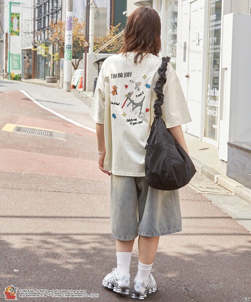 Tom＆Jerry（トムアンドジェリー）の「【TOM and JERRY】別注 トムとジェリー グラフィック刺繍半袖Tシャツ（Tシャツ/カットソー・レディース・スミクロ/ブラック系/ダークネイビー/アイボリー/ホワイト系・M/L）」の12枚目の写真