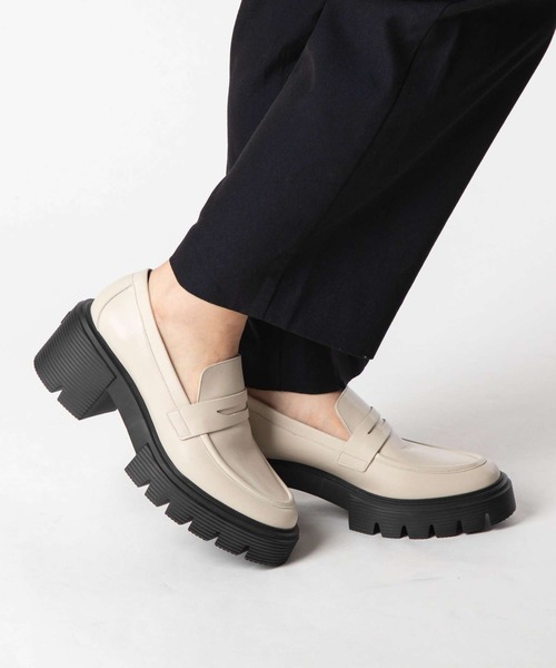 STUART WEITZMAN(スチュアートワイツマン)の「STUART WEITZMAN SOHO LOAFER スチュアート・ワイツマン ソーホー ローファー(ローファー・レディース・オートミール・35/36/36.5/37/37.5/38/35.5)」の5枚目の写真