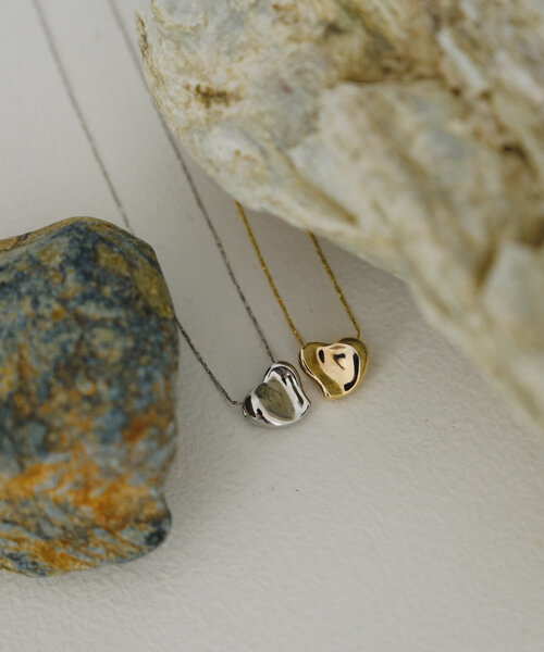 Kastane（カスタネ）の「【fiw.】ゆがみハートネックレス（ネックレス・レディース・ゴールド/シルバー・FREE）」の7枚目の写真